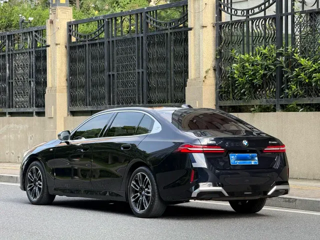 BMW 5 Series — Фото автомобиля 7