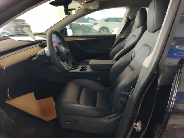 Tesla Model Y — Фото автомобиля 14