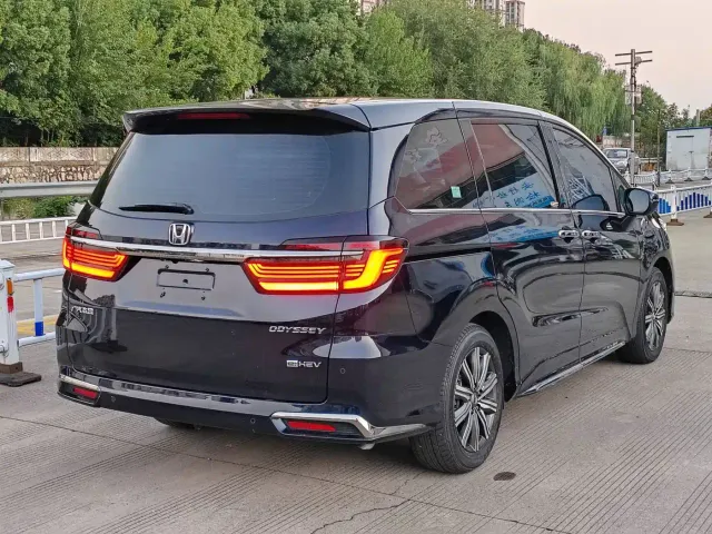 Honda Odyssey — Фото автомобиля 15