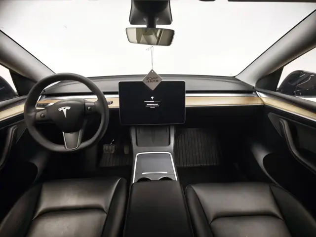 Tesla Model Y — Фото автомобиля 14
