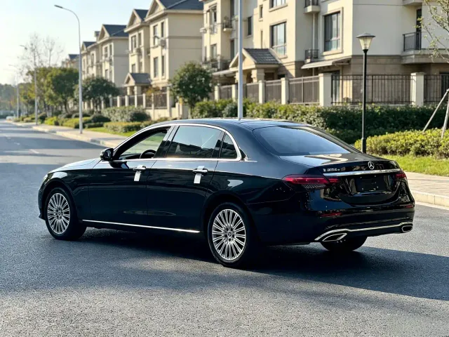 Mercedes-Benz E-Class — Фото автомобиля 8