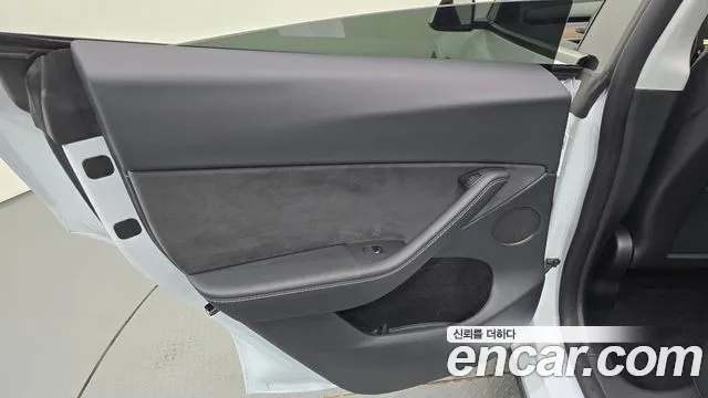 Tesla Model Y — Фото автомобиля 25