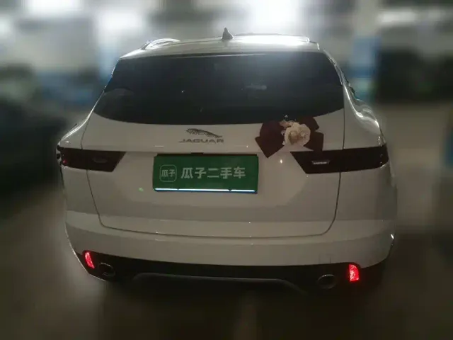 Jaguar E-PACE — Фото автомобиля 3
