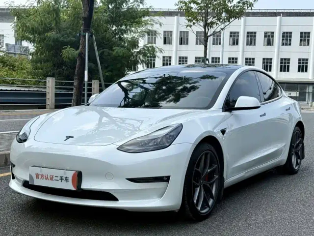 Фотография автомобиля — Tesla Model 3