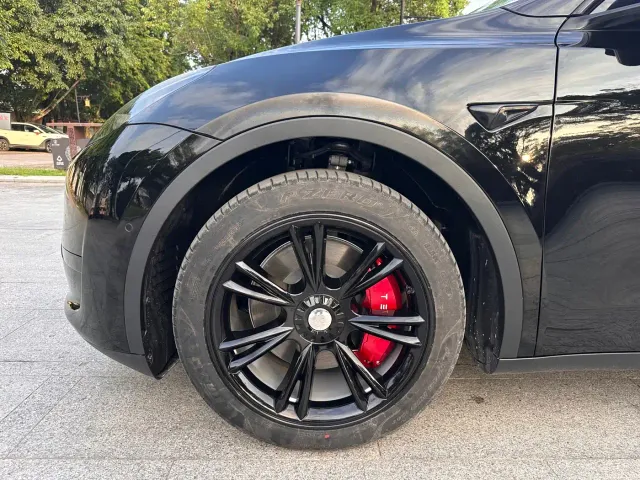 Tesla Model Y — Фото автомобиля 10