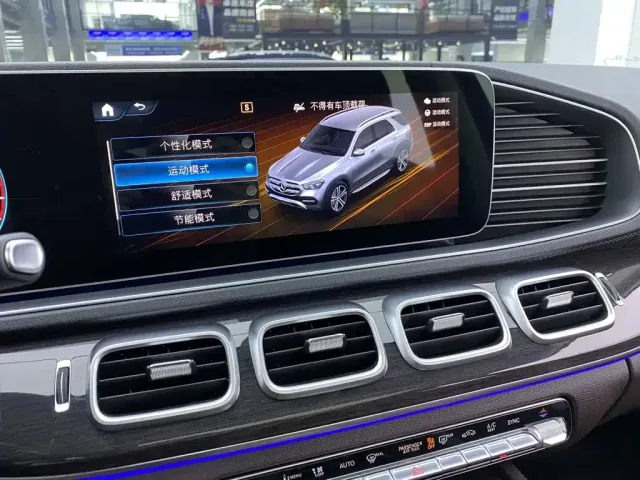 Mercedes-Benz GLE-Class — Фото автомобиля 24