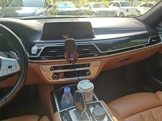BMW 7 Series — Фото автомобиля 13