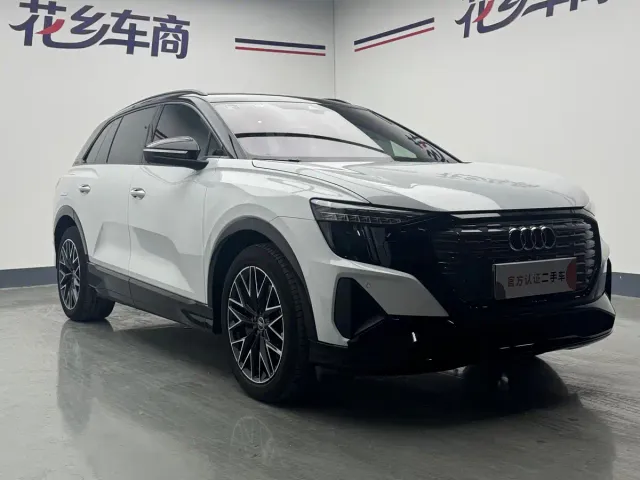 Фотография автомобиля — Audi Q5 e-tron