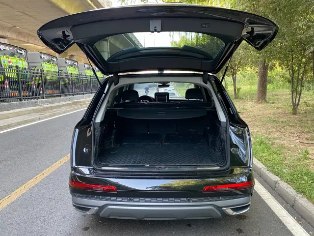 Audi Q7 — Фото автомобиля 23
