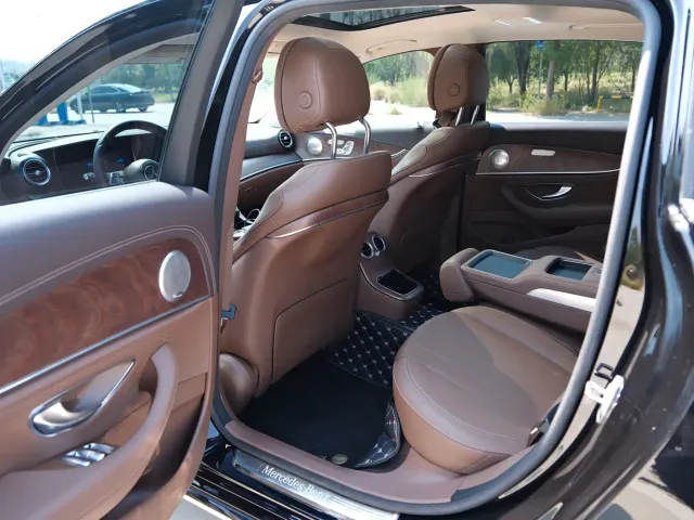 Mercedes-Benz E-Class — Фото автомобиля 8