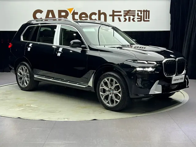 BMW X7 — Фото автомобиля 2