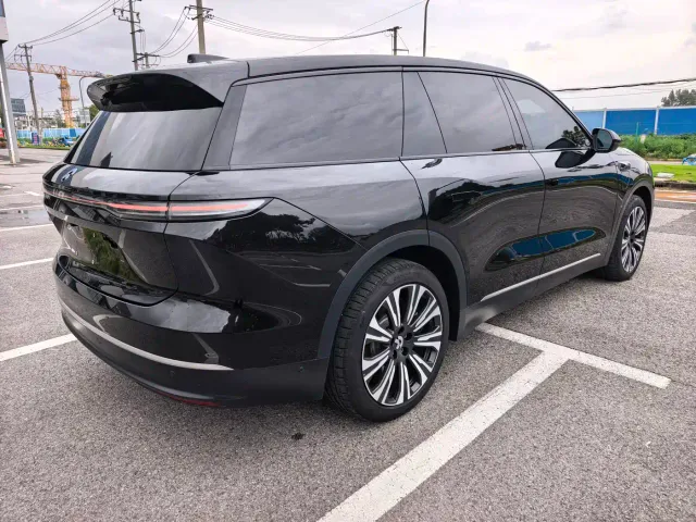 Nio ES8 — Фото автомобиля 5