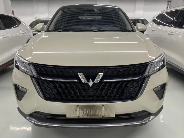 Wuling Asta — Фото автомобиля 2