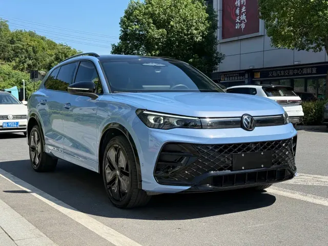 Volkswagen Tiguan L — Фото автомобиля 3
