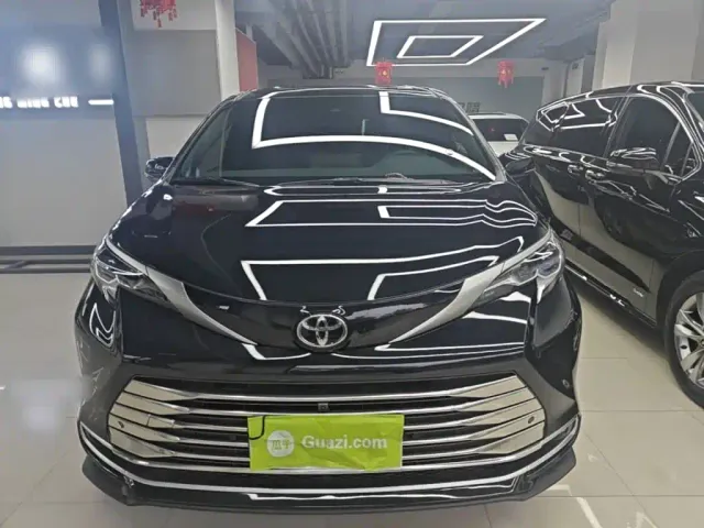 Toyota Sienna — Фото автомобиля 2
