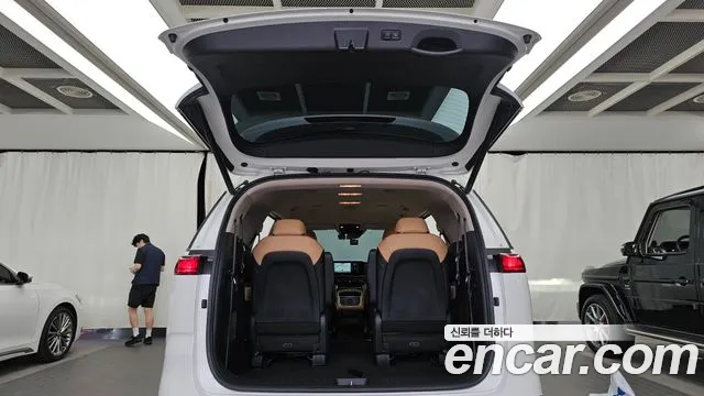 Kia Carnival Generation 4 — Фото автомобиля 20