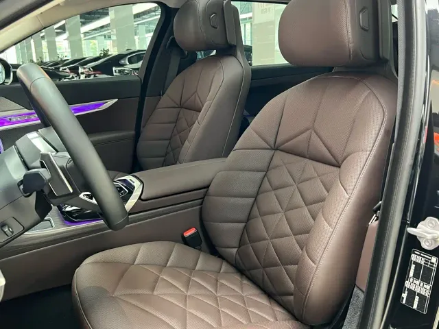 BMW 7 Series — Фото автомобиля 9