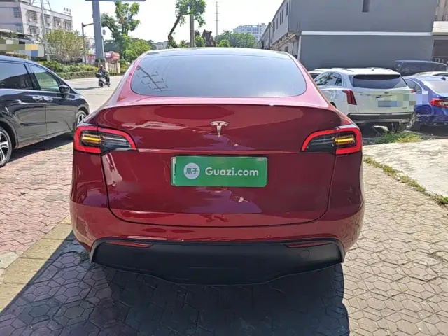 Tesla Model Y — Фото автомобиля 5
