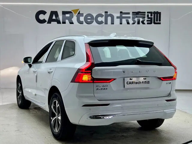 Volvo XC60 — Фото автомобиля 7