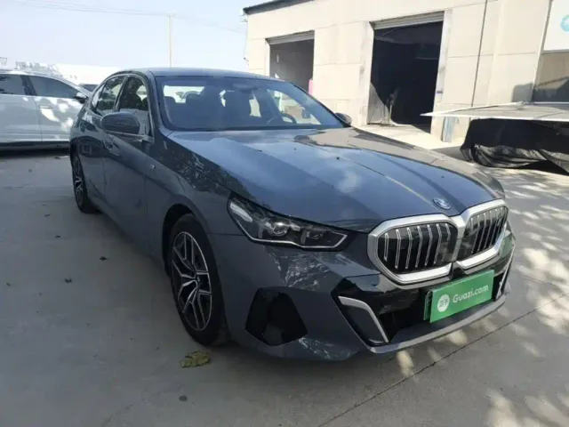 BMW i5 — Фото автомобиля 3