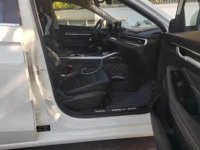 Geely Emgrand — Фото автомобиля 8