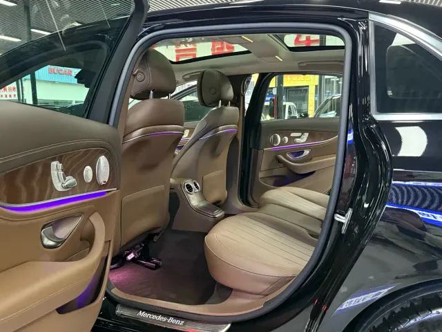 Mercedes-Benz E-Class — Фото автомобиля 5