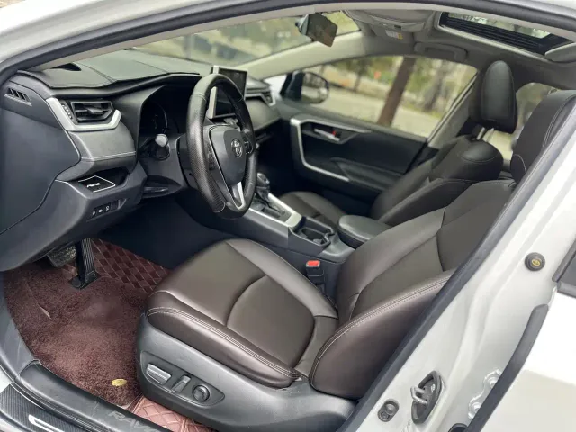 Toyota RAV4 — Фото автомобиля 4