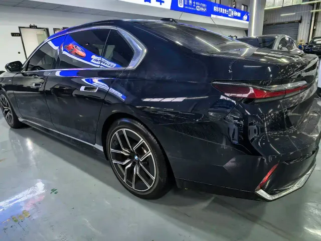 BMW 7 Series — Фото автомобиля 4