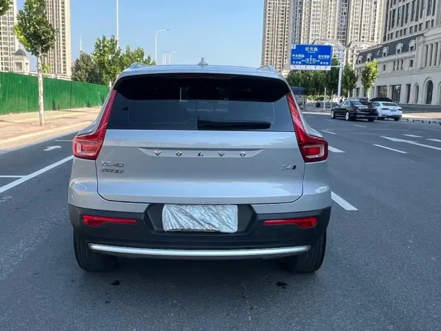 Volvo XC40 — Фото автомобиля 8