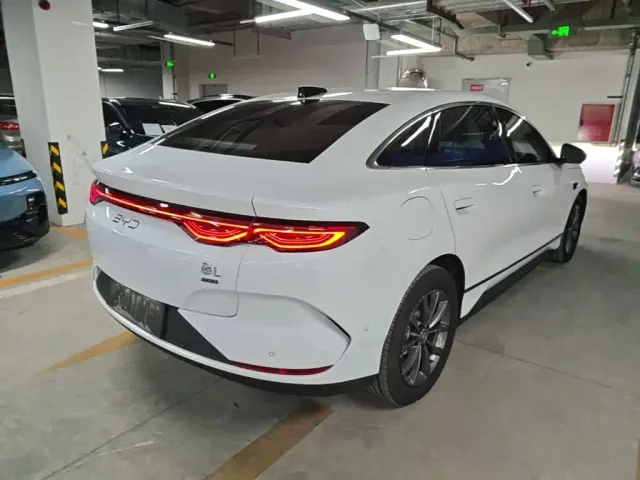 BYD Qin L — Фото автомобиля 6