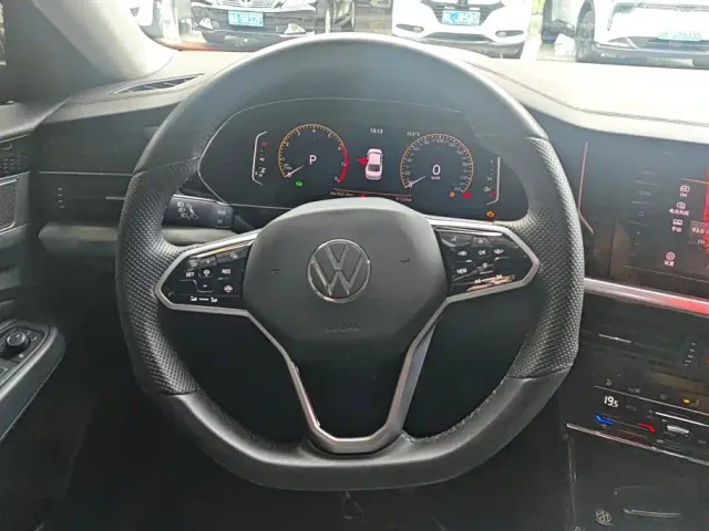 Volkswagen Passat — Фото автомобиля 15