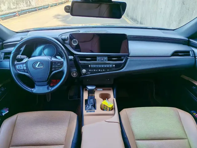 Lexus ES — Фото автомобиля 4
