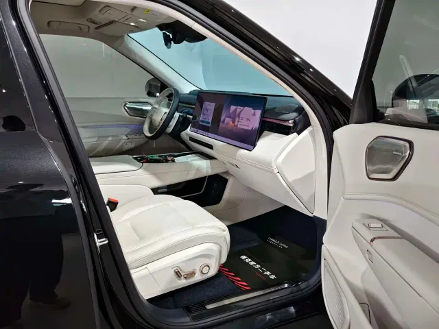 Lynk & Co 900 — Фото автомобиля 13