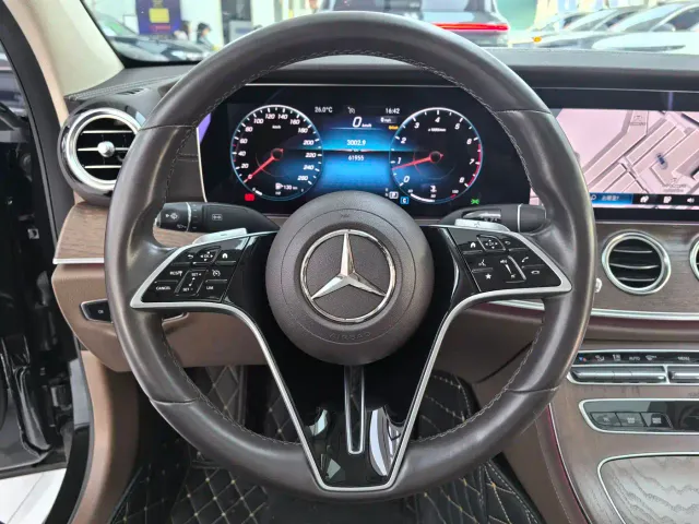 Mercedes-Benz E-Class — Фото автомобиля 8