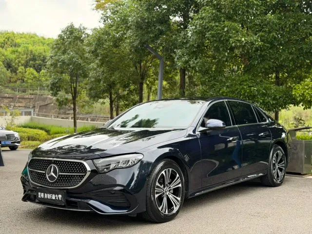 Фотография автомобиля — Mercedes-Benz E-Class