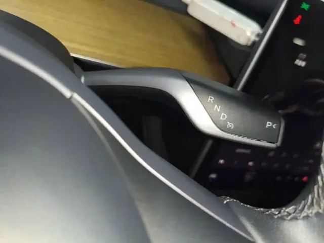 Tesla Model Y — Фото автомобиля 13