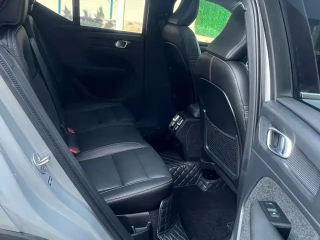 Volvo XC40 — Фото автомобиля 5
