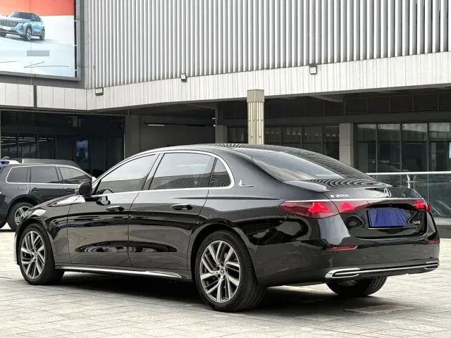 Mercedes-Benz E-Class — Фото автомобиля 9
