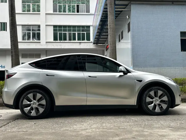 Tesla Model Y — Фото автомобиля 7