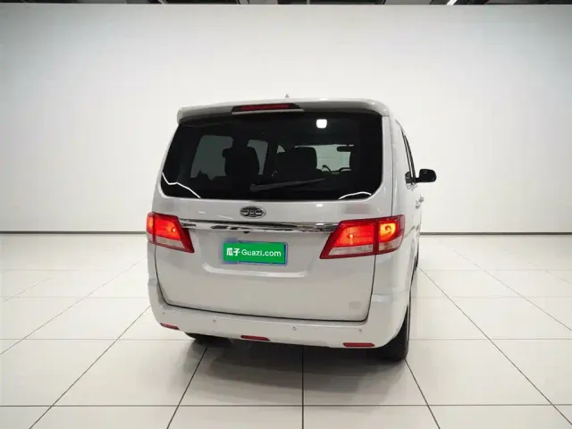 JAC Refine M4 — Фото автомобиля 5