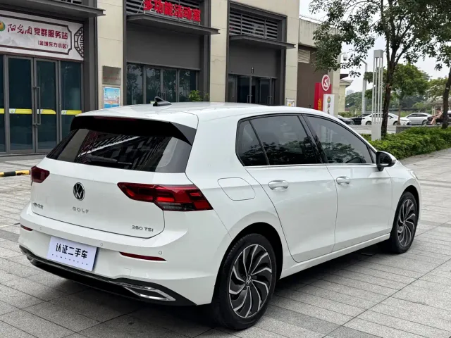 Volkswagen Golf — Фото автомобиля 11