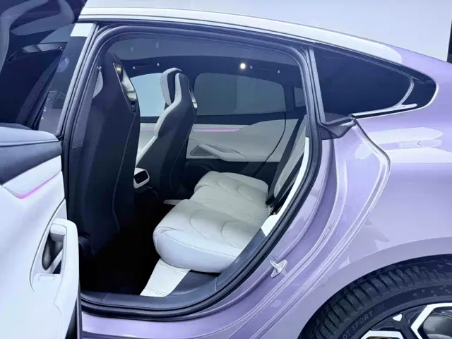Xiaomi SU7 — Фото автомобиля 15