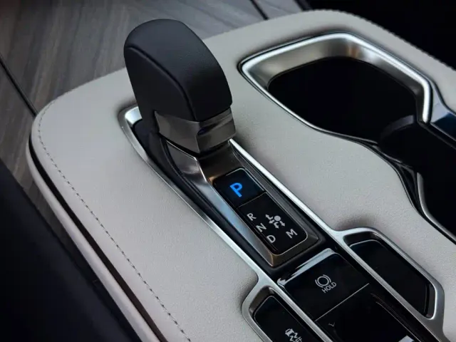 Lexus LM — Фото автомобиля 22