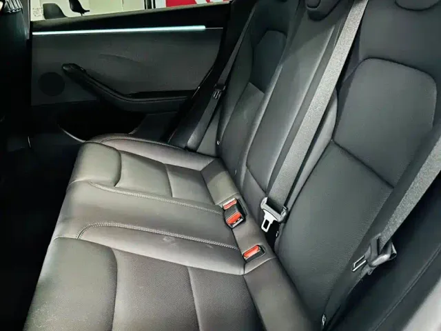 Tesla Model 3 — Фото автомобиля 9