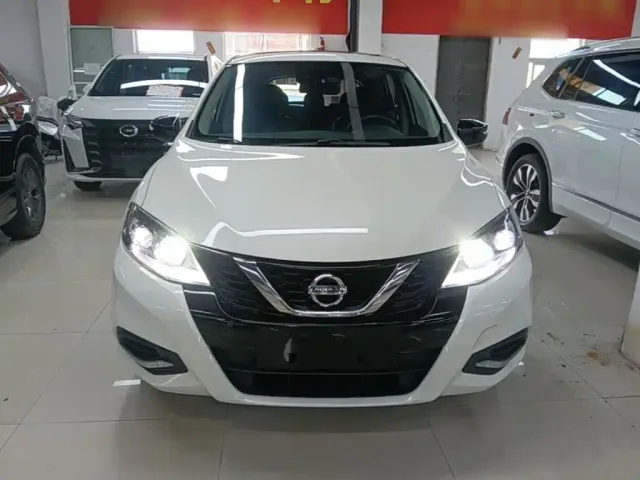 Nissan Tiida — Фото автомобиля 2