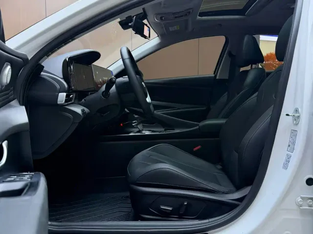 Hyundai Elantra — Фото автомобиля 6