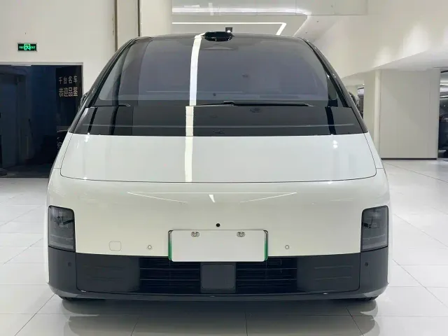 Li Auto MEGA — Фото автомобиля 2