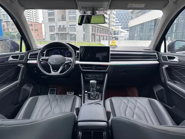Volkswagen Tiguan L — Фото автомобиля 8