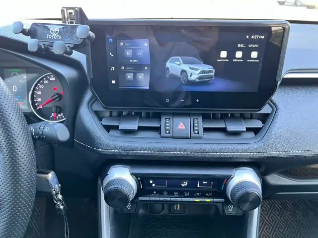 Toyota RAV4 — Фото автомобиля 14