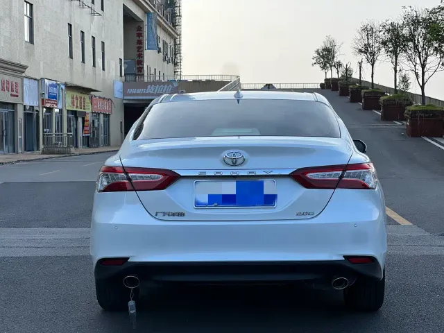 Toyota Camry — Фото автомобиля 3